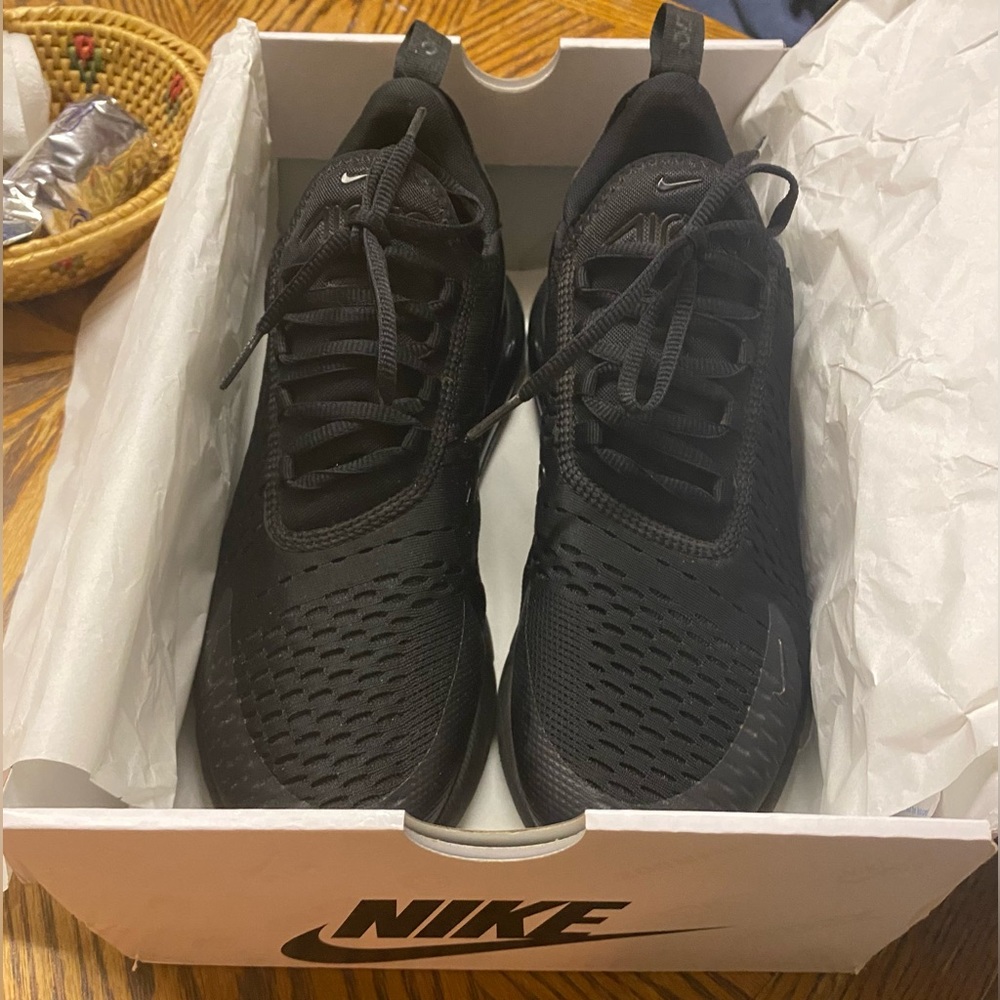 Black Air Max 270